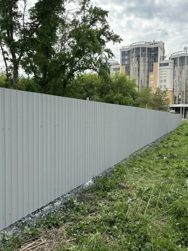 Выездная покраска забора из профлиста